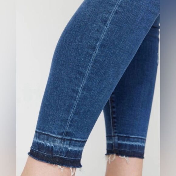 SPANX Medium Wash Distressed Ankle Skinny Jeans in Size Medium - Picture 3 of 16